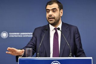 Ο Π. Μαρινάκης ντύθηκε... Τραμπ